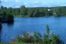 Die Badesaison 2006 hat begonnen. Der FD Gesundheitsamt überprüft die Wasserqualität in allen Freibädern und Badeseen - hier der Hohnsensee - in Stadt und Landkreis Hildesheim